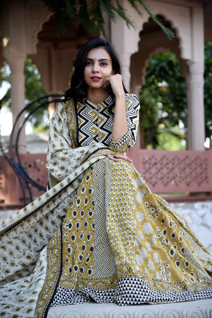 Bagru Handblock Print Cotton Lehenga Choli Dupatta Set – Multicolor view 2