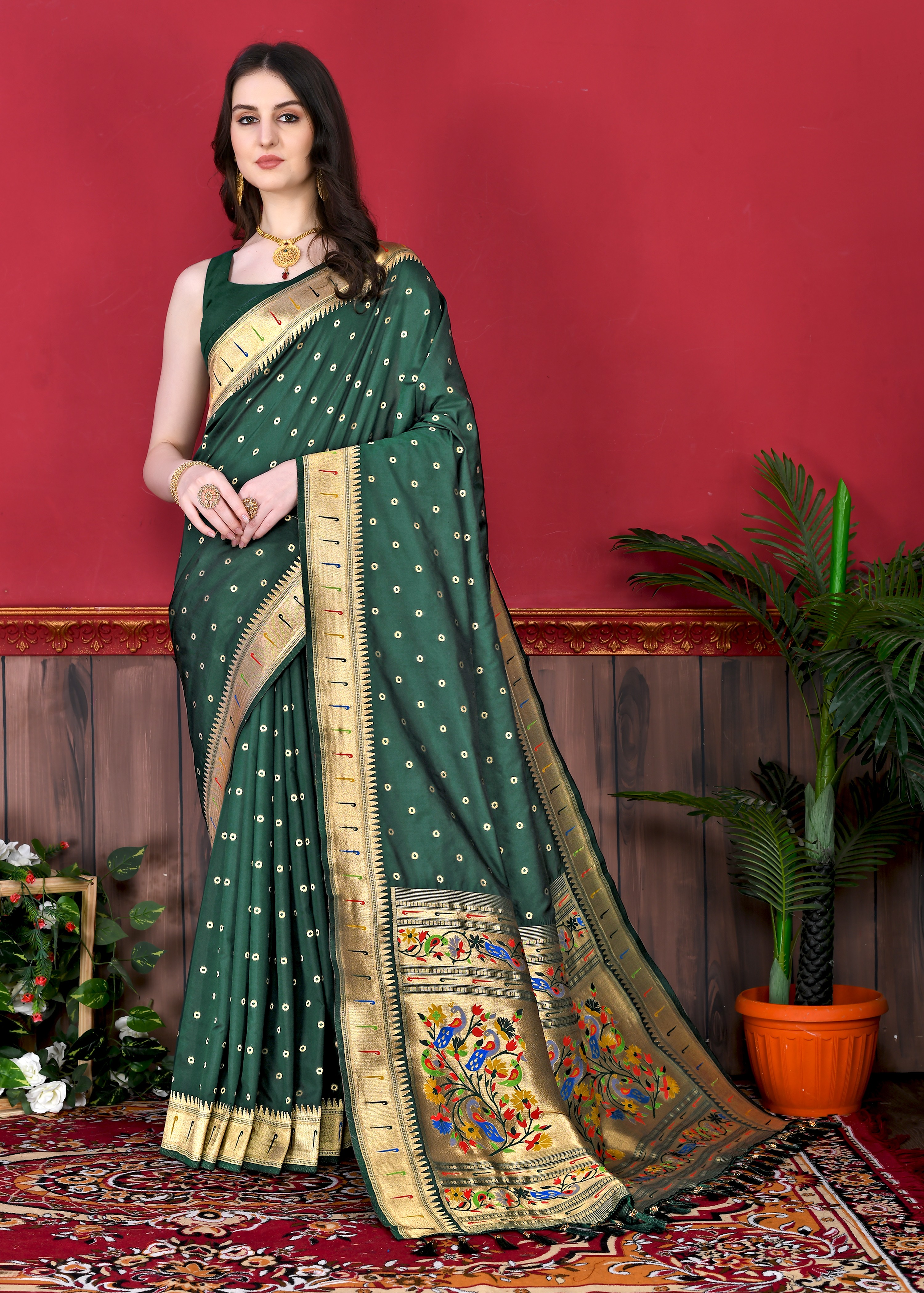 Yavira silk Women's Green Handwoven Jacquard Saree