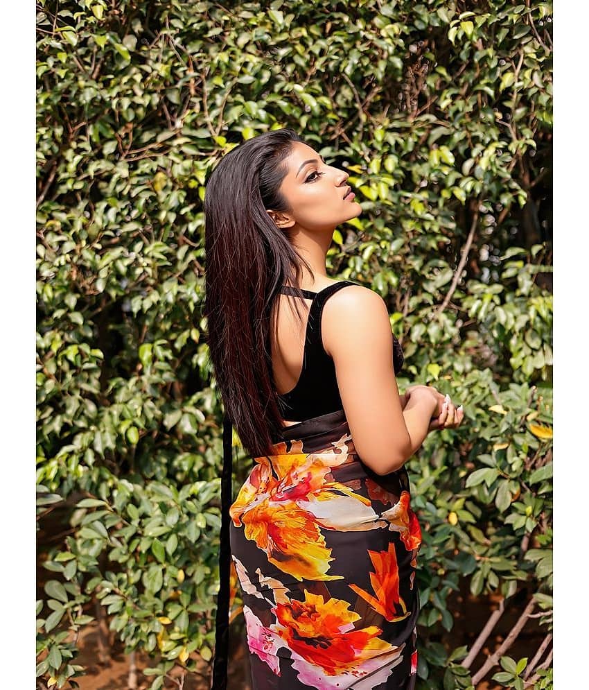 BLEESBURY Georgette Printed Saree With Unstitched Blouse Piece ( Black ) view 2