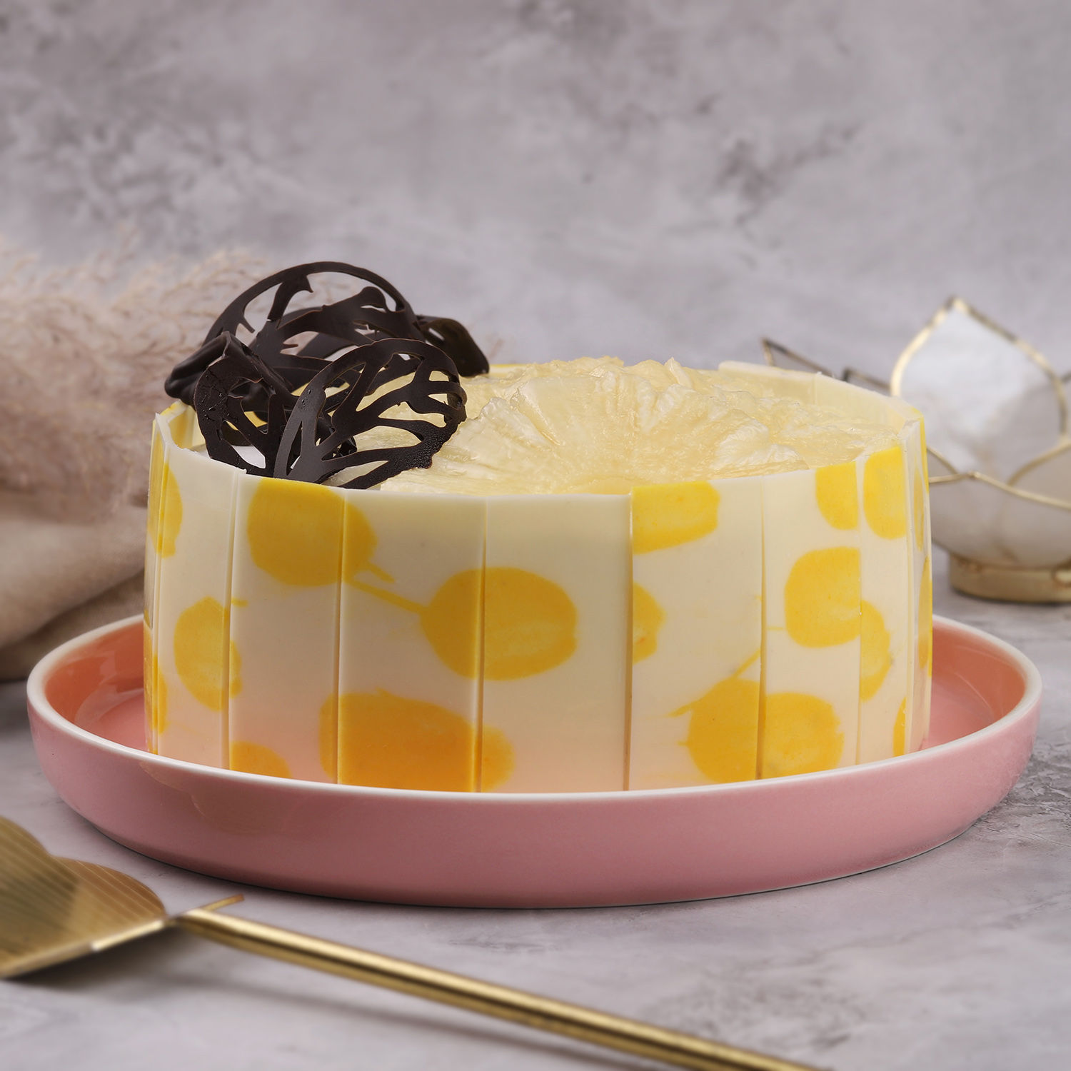 Golden Pineapple Delight Half Kg view 2