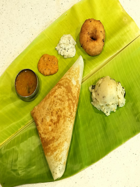 Bf combo 9 ( mini masala dosa + mini ghee pongal + vada 1 )