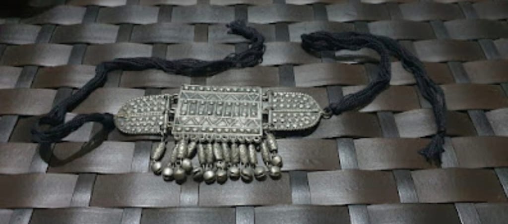 Glamvila Antique Finish Choker view 2