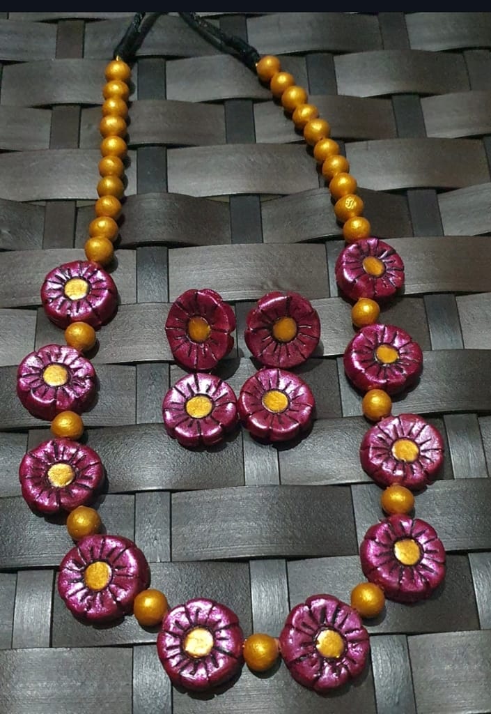 Glamvila Handcrafted Flower Terracotta Set view 2