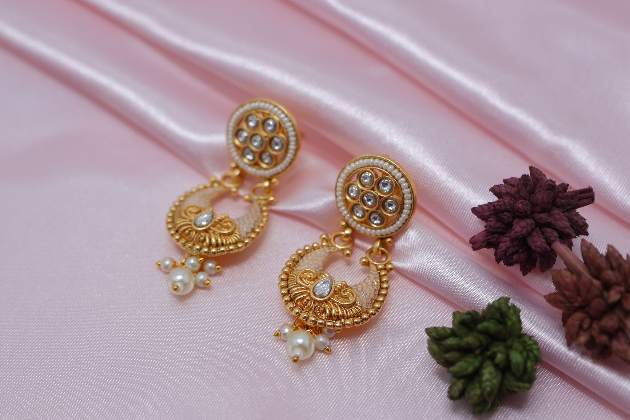 Exquisite Gold Plated Kundan Pearl Choker Necklace for Women view 2