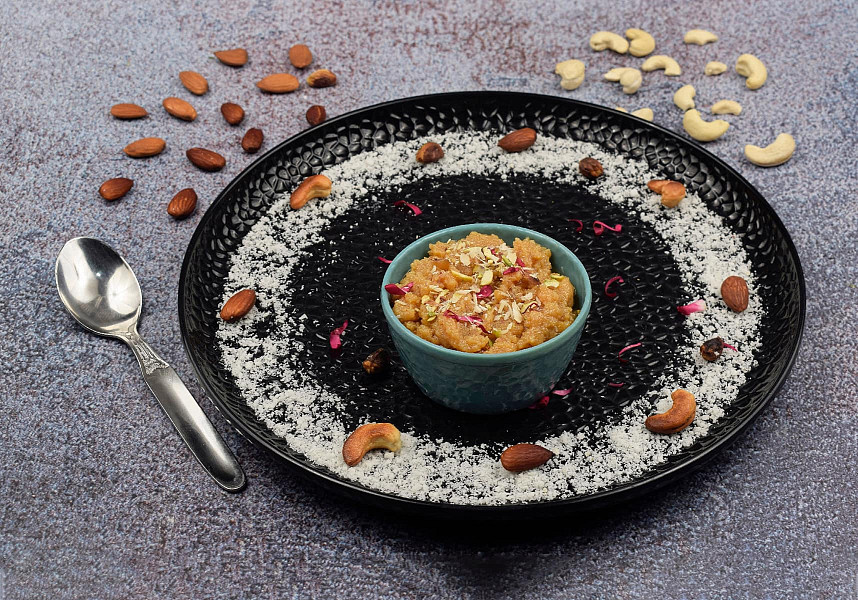 Akhroth badam ka halwa [150 gm]