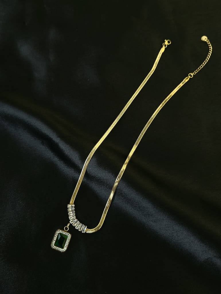 Luxurious Green Stone Pendant Necklace view 2