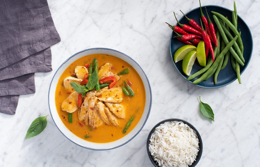 Chicken thai curry red with rice