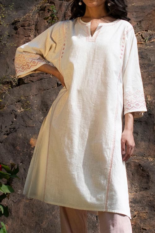 Avani Chikankari Off White Pure Cotton 3Q Sleeve Straight Kurta view 2