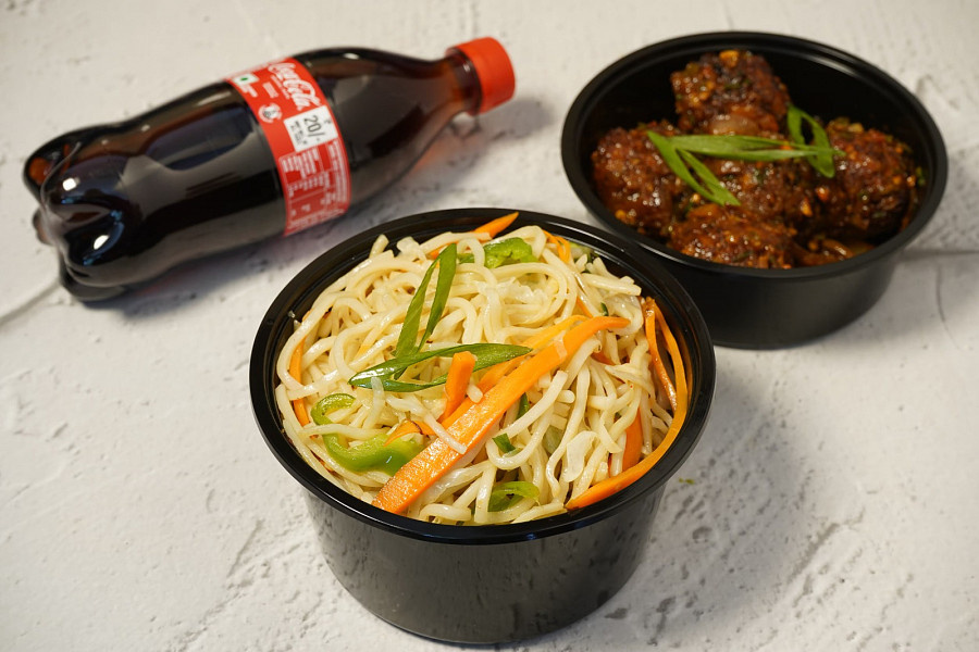 Veg noodles with colddrink