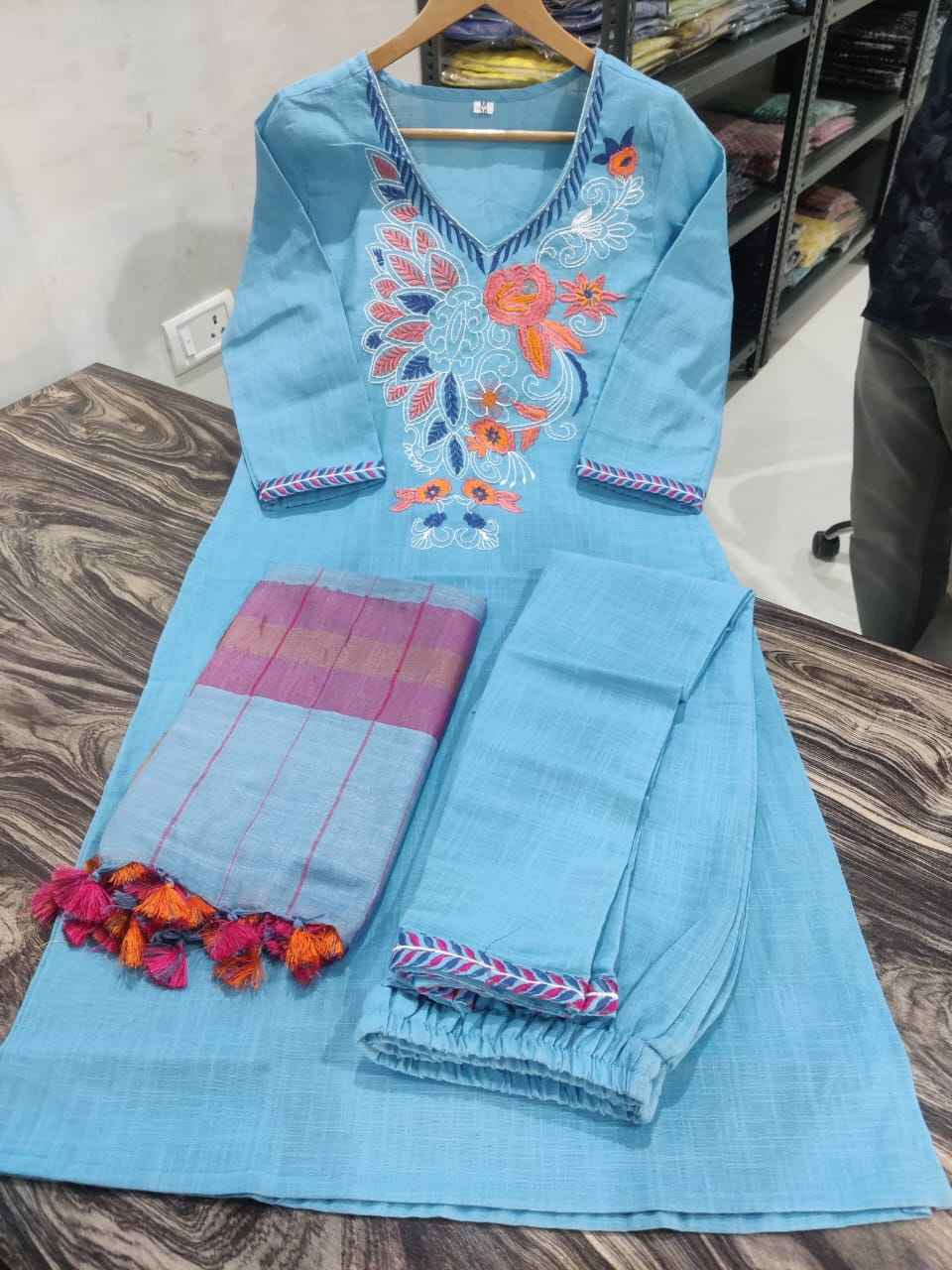 Handloom Line Kurta Pant with Dupatta view 2