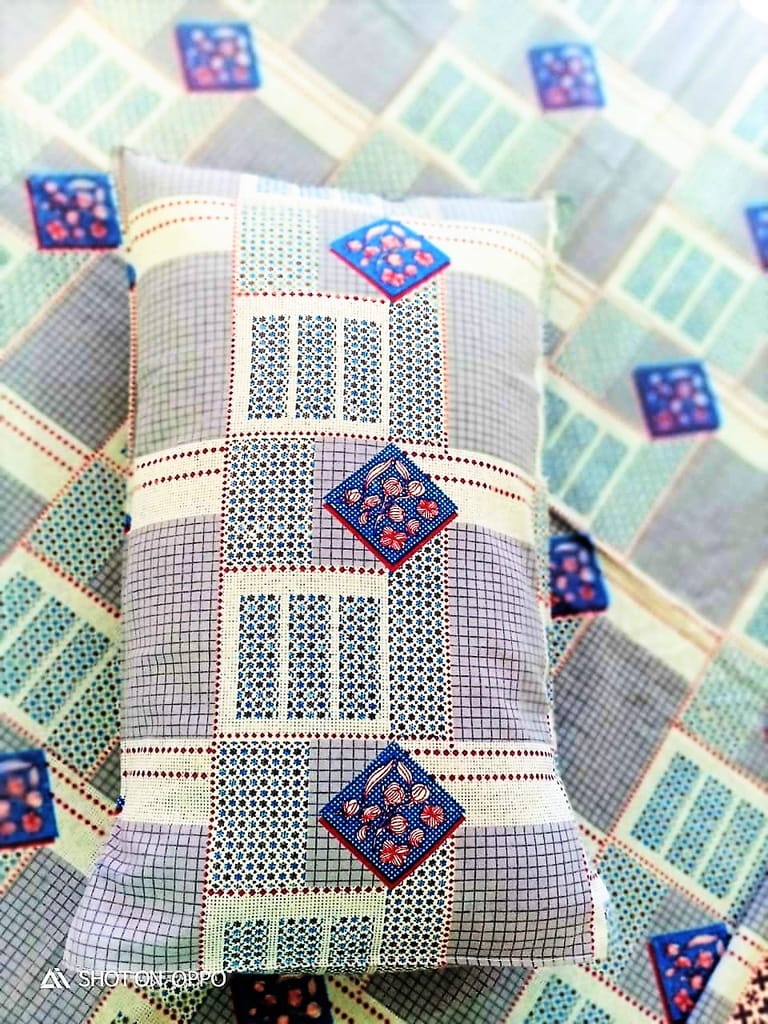 100 % Pure Cotton Grey & White Geomatric Print Double Bedsheet view 2