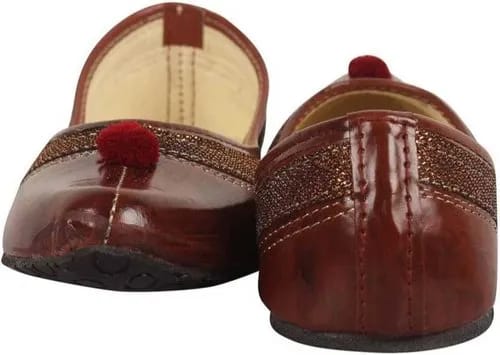 Female leather juti view 2