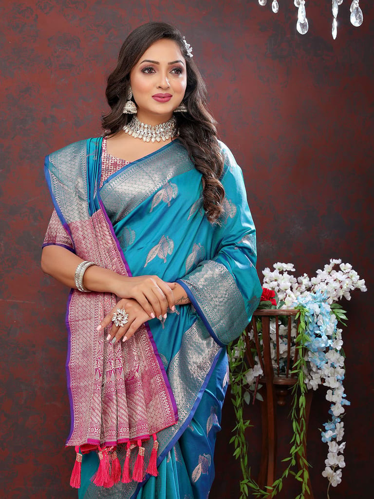 Rama Soft Silk Woven Design Zari Weaving Saree view 2