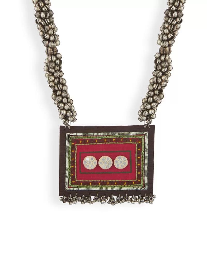 Inaayat Neckpiece view 2