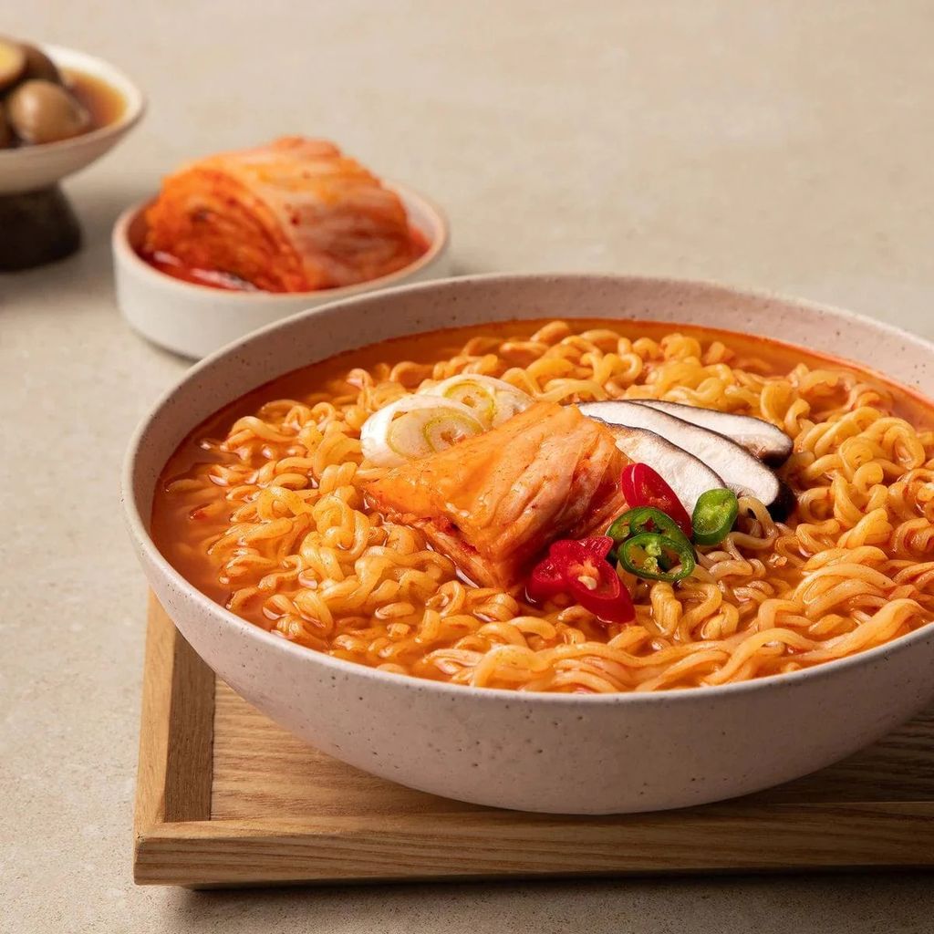 Ottogi Kimchi Ramen Korean Style Non-Vegetarian Instant Noodles 120g Pack view 2