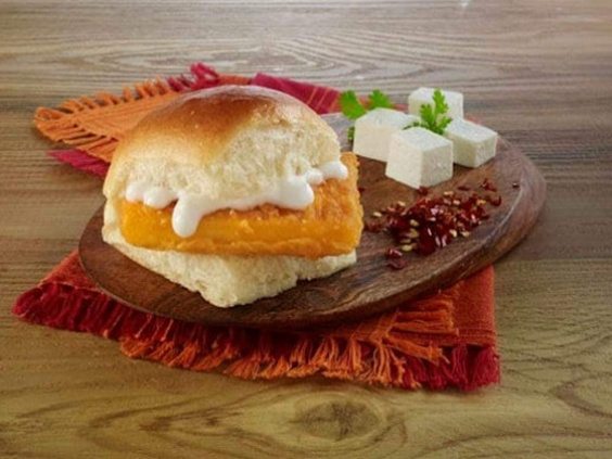 Paneer vada pav- cheese sauce