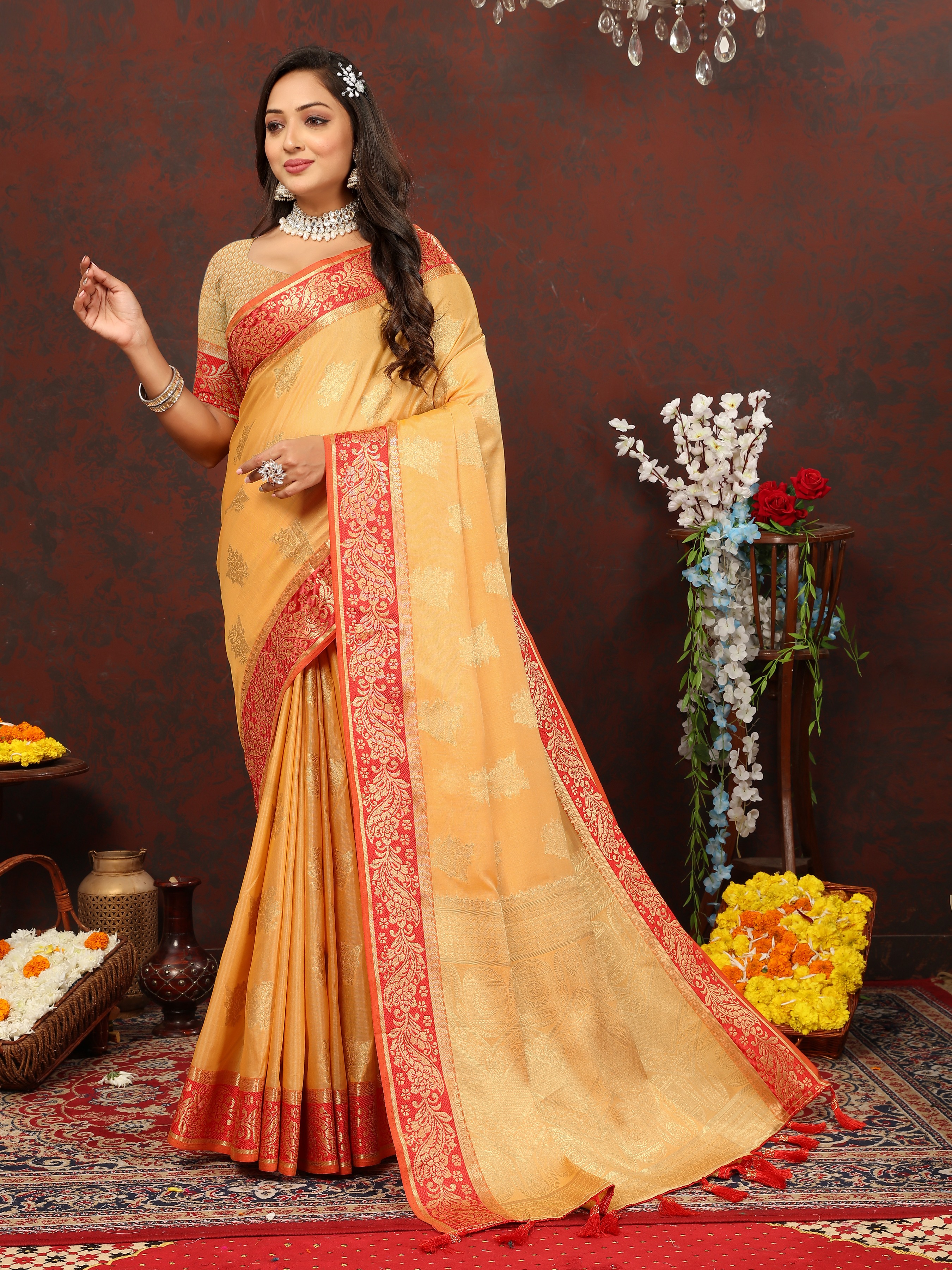 Yavira silk Women's Yellow Handwoven Silk Saree view 2