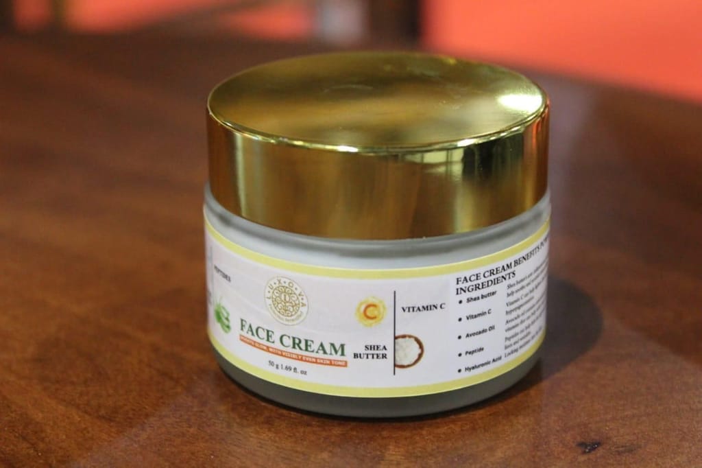 Face cream with Peptides and Vitamin C view 2