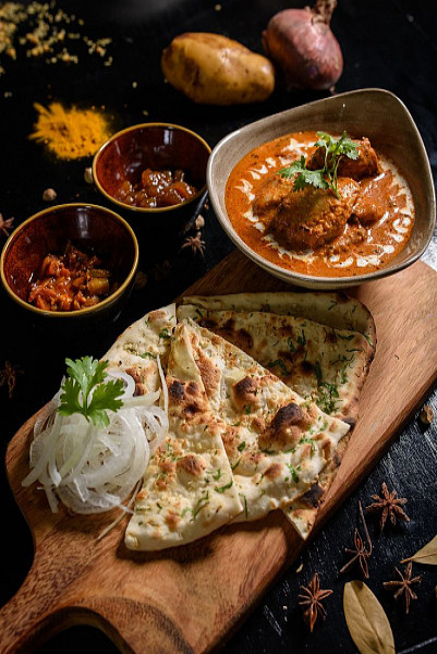 Butter chicken with butter nan
