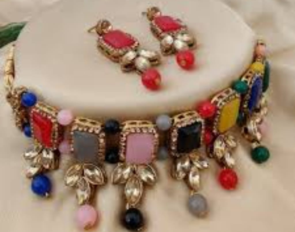 Trandy fancy look like multy choker hained maied