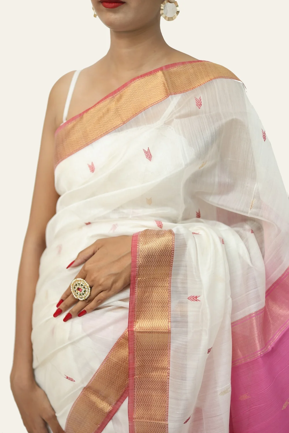 Dazzling White Floral Mix motif handloom Saree with Tassels view 2