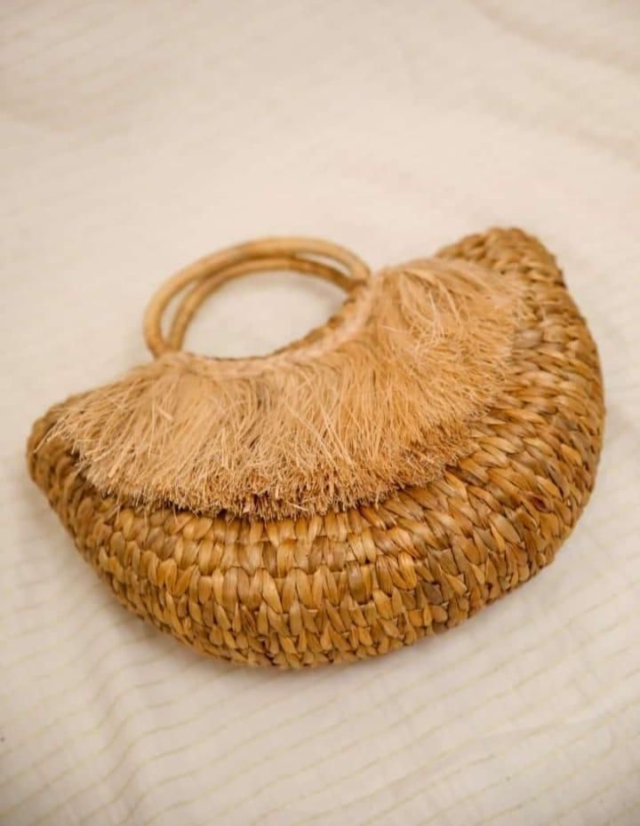 Handmade and Natural Water Hyacinth Bag view 2