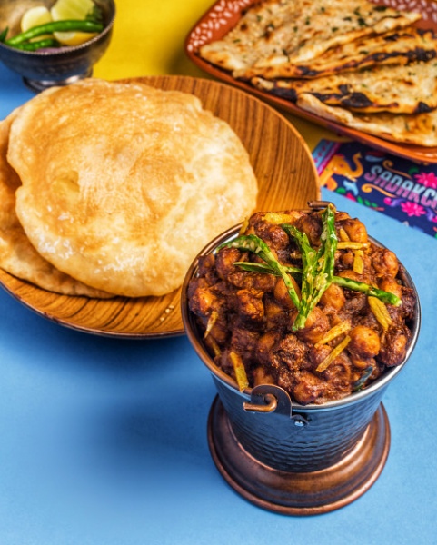 Amritsari chole with bhature(3)