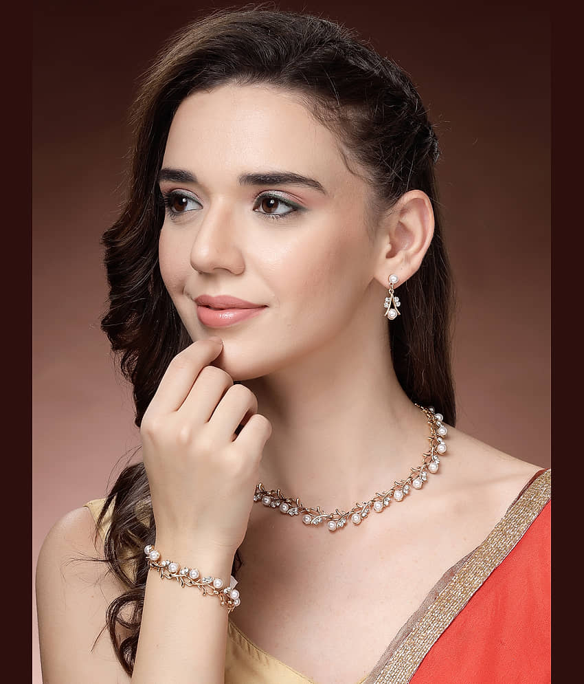 Sukkhi Gold Alloy Necklace Set ( Pack of 1 ) view 2