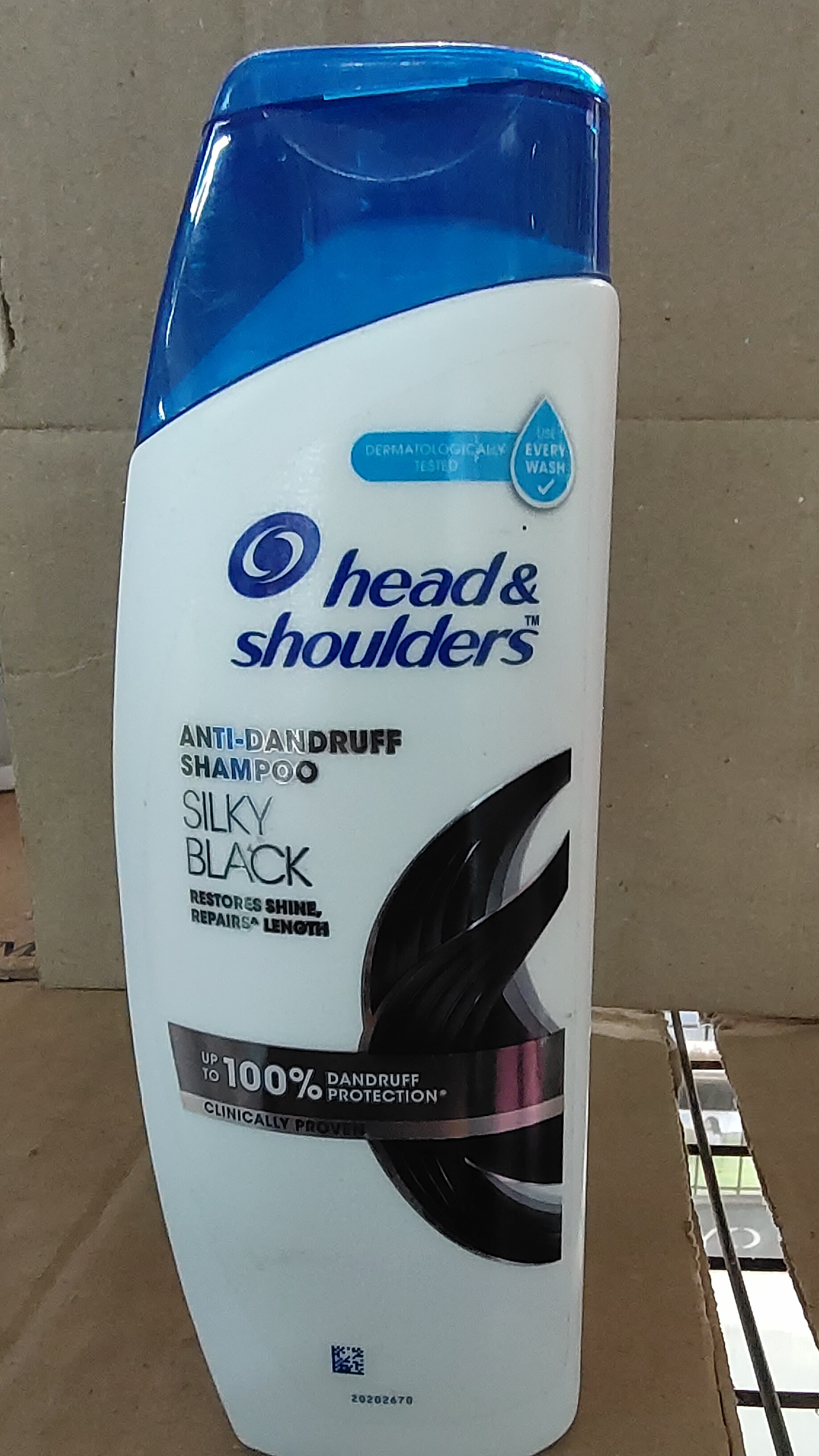 Head & shoulder anti dandruff shampoo silky black