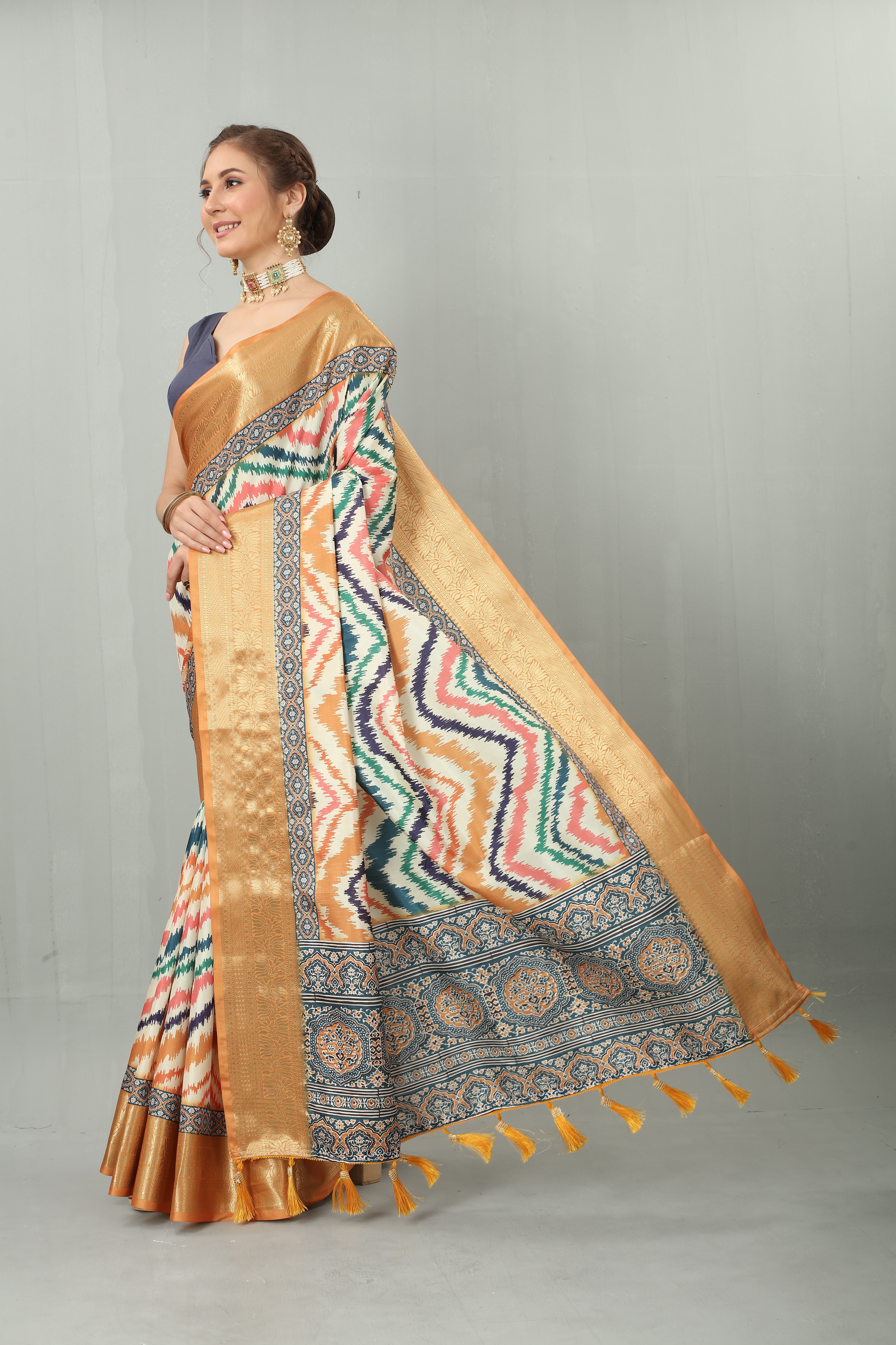 Yavira silk Women's Multi Handwoven Jacquard Saree view 2