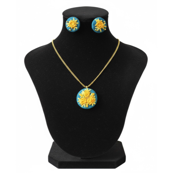 Hand Embroidered Set With Golden Alloy Chain