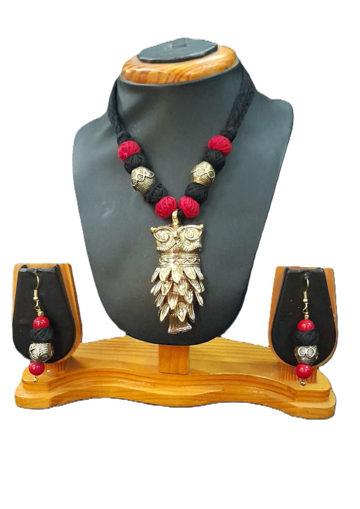 Dokra Necklace With Earrings view 2