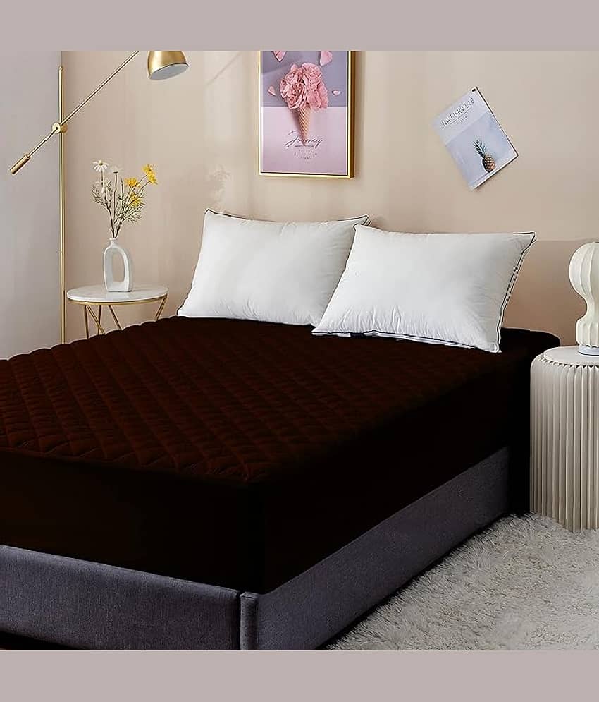 Luxurious homes - Quilted Water Proof Double King Size Mattress Protector - 198 cm (78") x 183 cm (72") - Red
