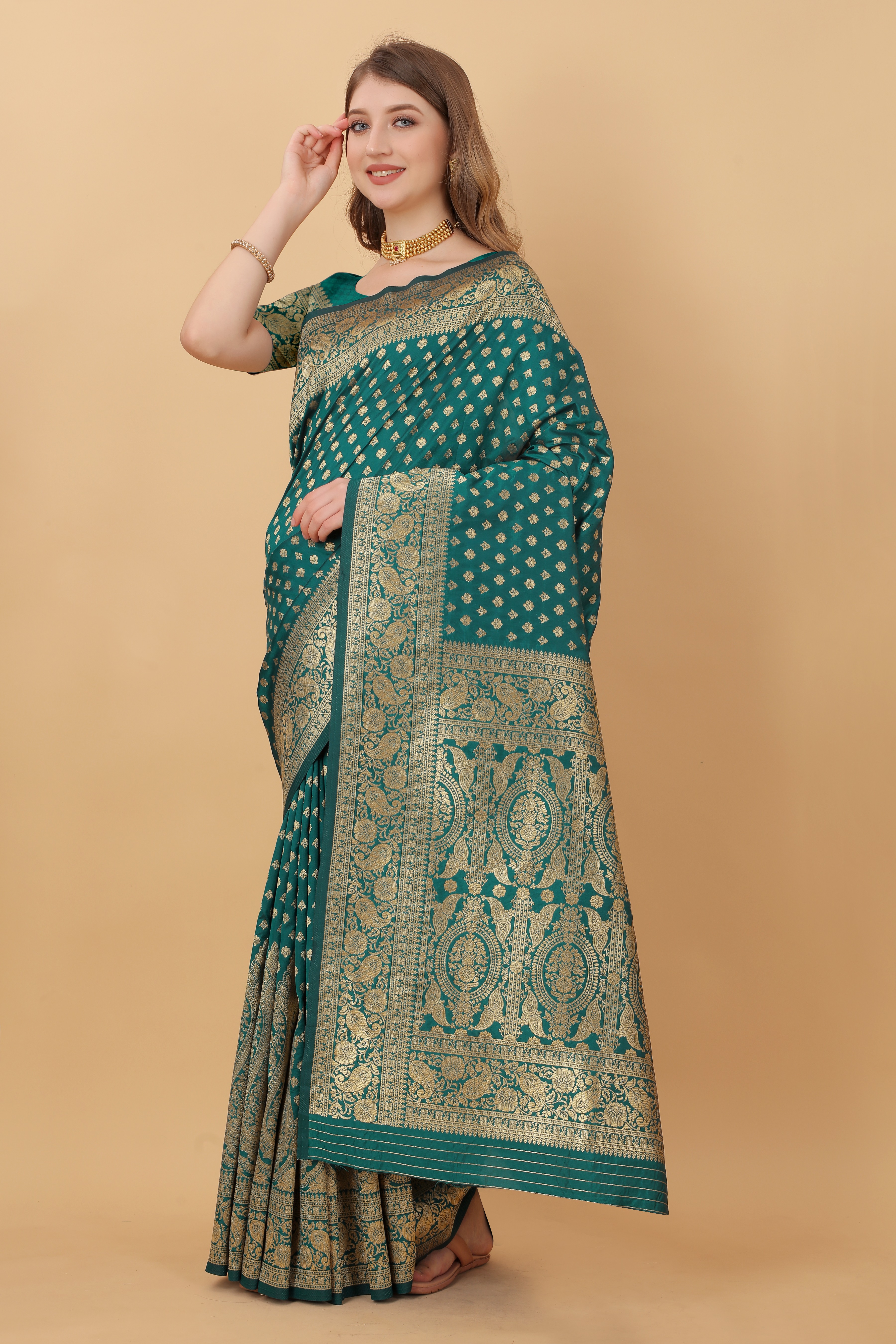Yavira silk Women's Green Handwoven Silk Blend Saree view 2