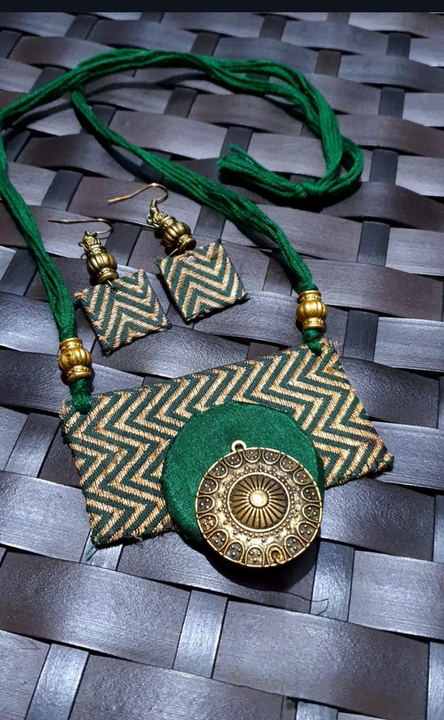 Glamvila Brocade Fabric Jewellery view 2