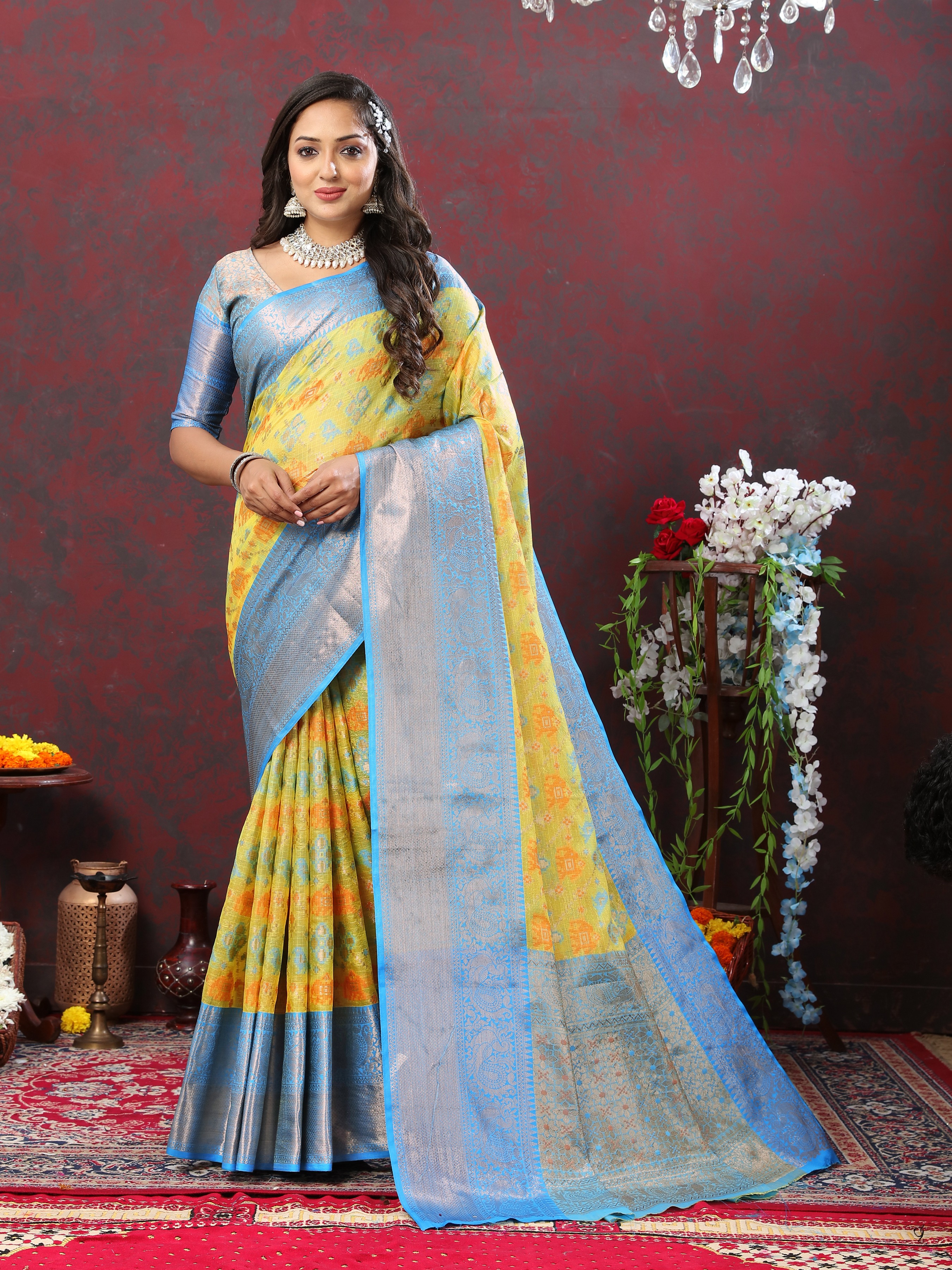 Yavira silk Women's Yellow Handwoven Silk Saree view 2