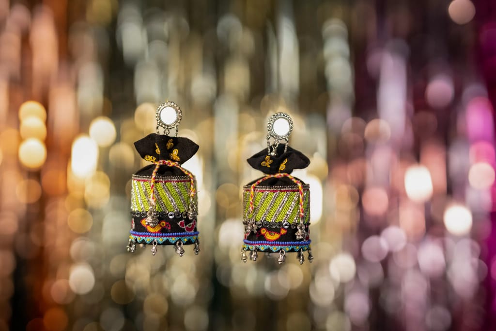 Kaala khatta Earring view 2