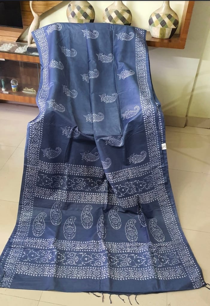 Glamvila Designer Slub Cotton Block Print Saree view 2