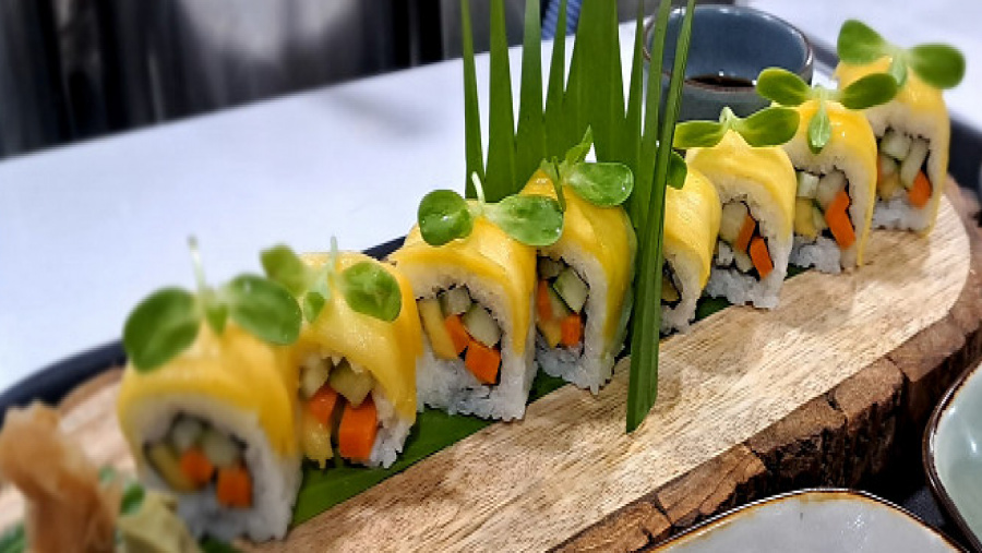 Avocado & mango sushi