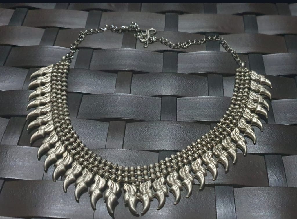 Glamvila Antique Finish Necklace view 2