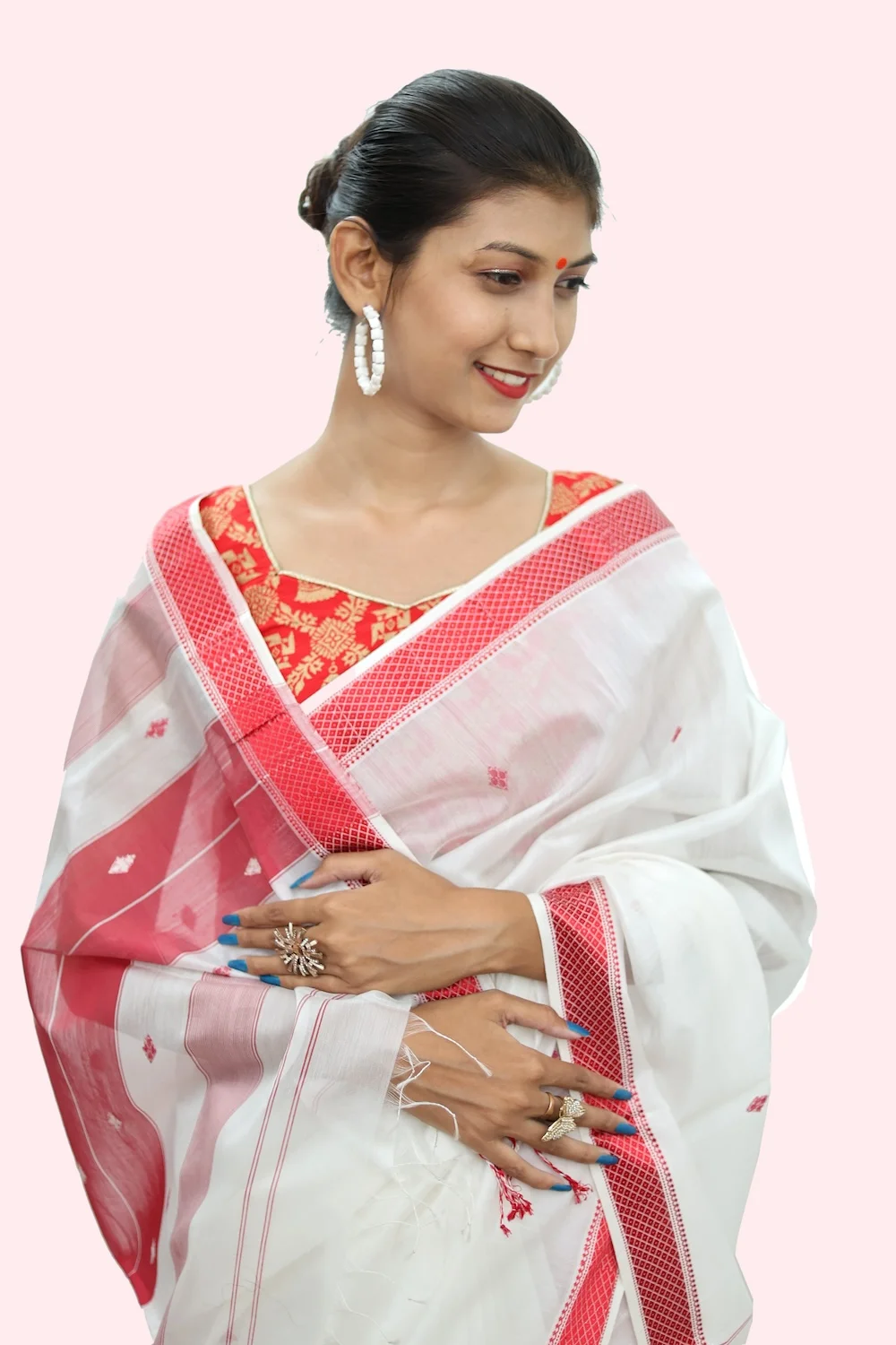 Alluring White Resham Border Handloom Saree With Tassels view 2