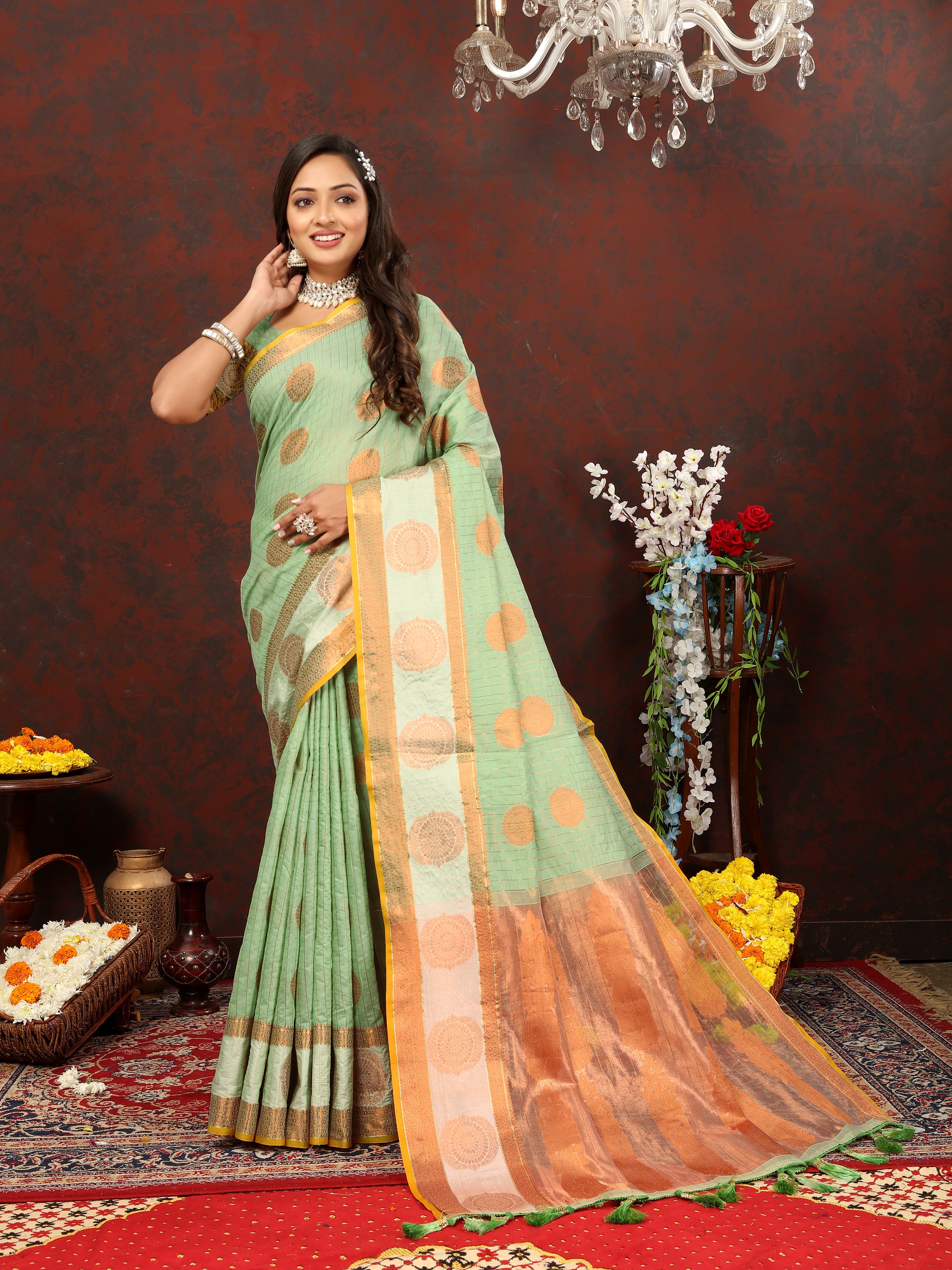 Yavira silk Women's Green Handwoven Silk Saree view 2