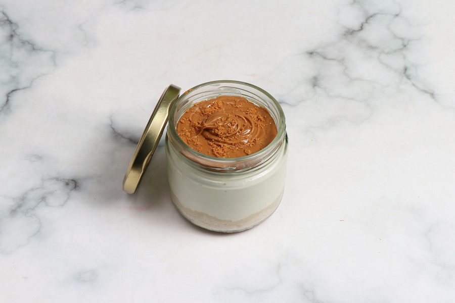 Baked biskoff cheese jar cake