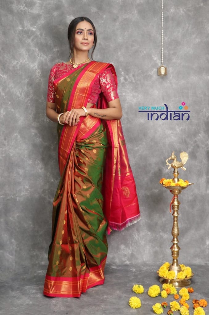 Rajsi~ Pure Silk Handloom - Maharani Paithani in dual shade of Olive Green and Magenta Border view 2