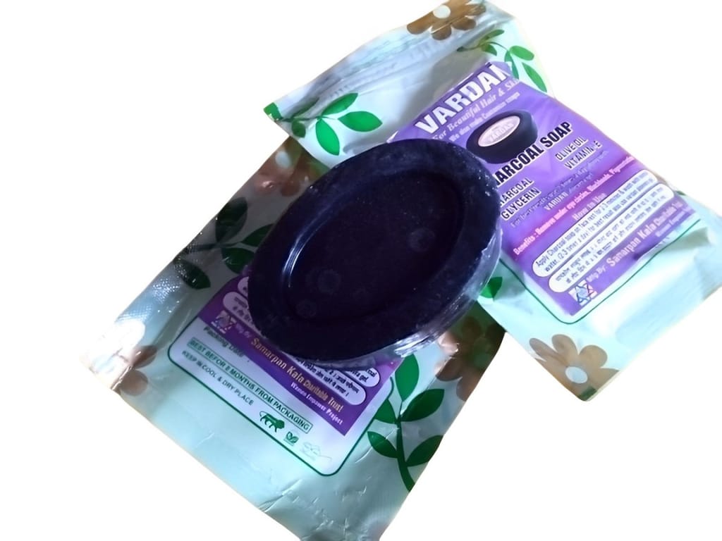 Vardan Charcoal Soap view 2