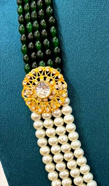four-layer green and white moti pearl neckalce with gold round brooches view 2