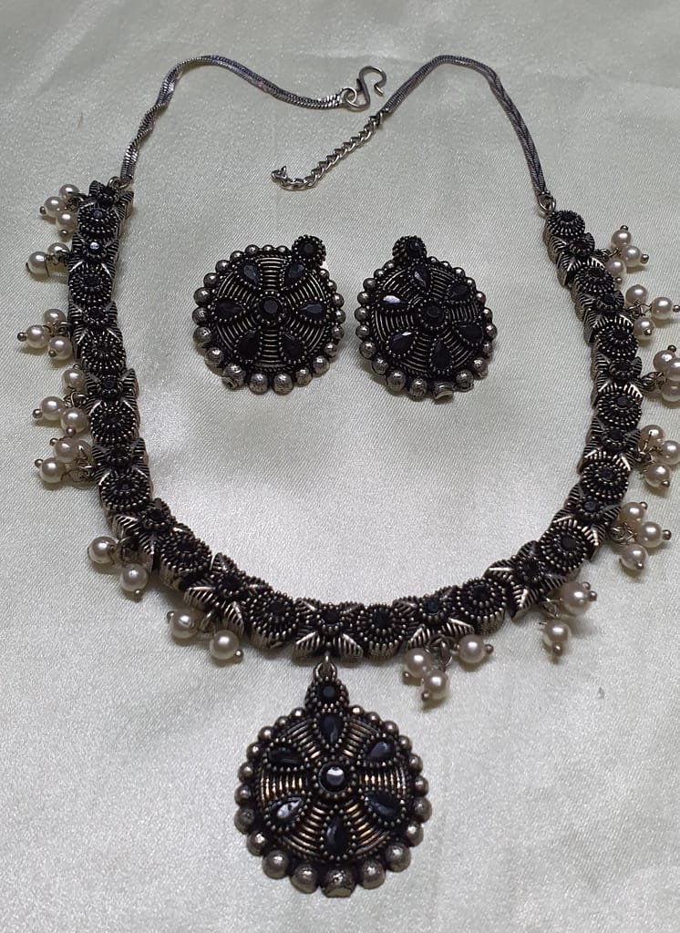 Glamvila Designer Black Stone Jewellery view 2