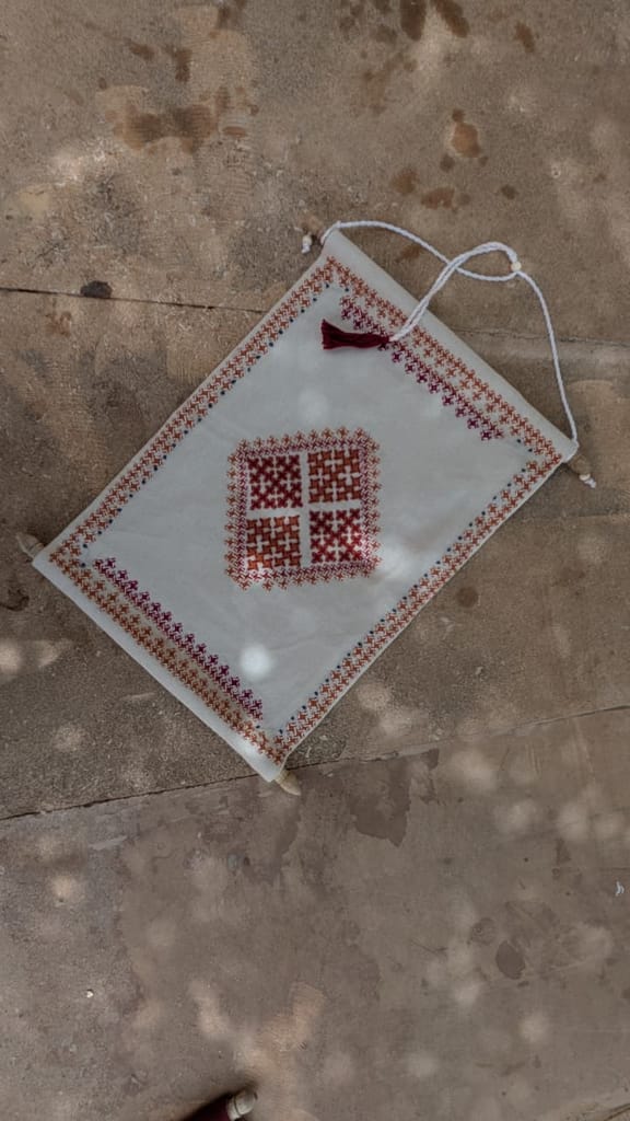 Sindhi Embroidery Photo Frame view 2