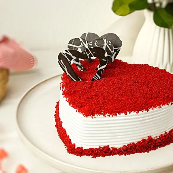Red Velvet Heart Cake Half Kg view 2