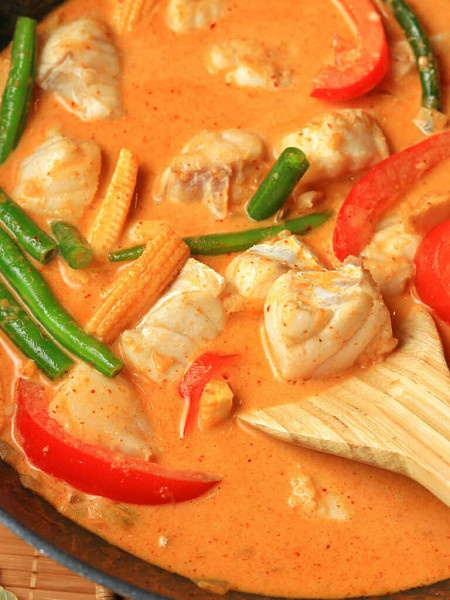 Fish in red curry (with rice)